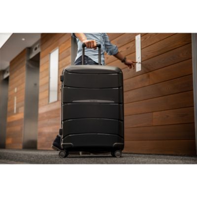 Outline Pro Large Spinner Suitcase