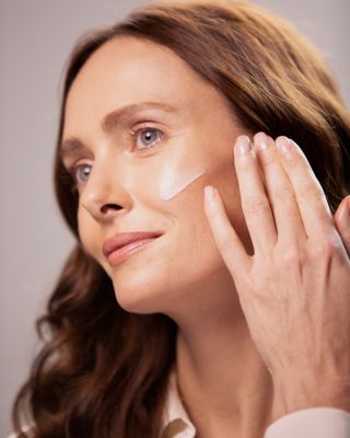 Sisle&yuml;a L'Int&eacute;gral Anti-Age Radiance Anti-Dark Spot Serum 1 oz.