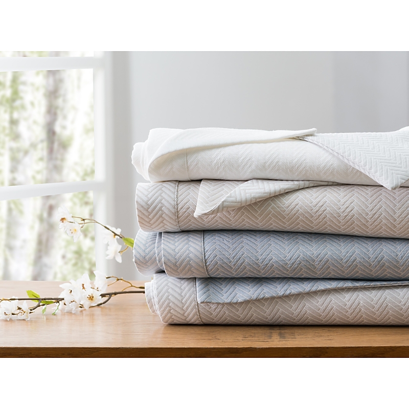 Shop Home Treasures Thatcher Coverlet, Queen In White