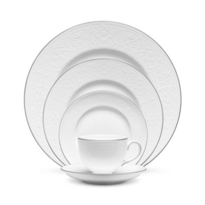 Wedgwood - English Lace 5 Piece Place Setting