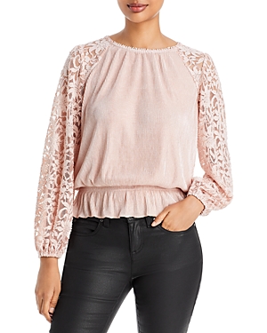 Status By Chenault Bodre Lace Peplum Top In Blush