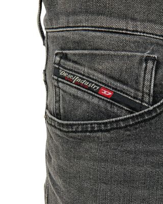 2006 D Fining L.32 Tapered Jeans in Denim Black