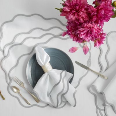 Matouk - Scalloped Table Linens