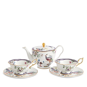 WEDGWOOD FORTUNE TEAPOT AND SET OF 2 TEACUPS & SAUCERS