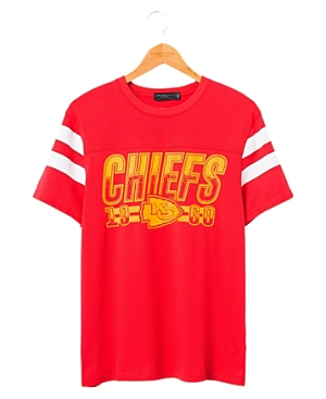 Shop Junk Food Clothing Chiefs Gridiron Tee In Licorice