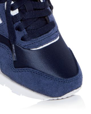 Women&#39;s Classic Low Top Sneakers