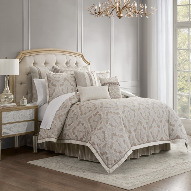 Waterford Arderra 4 Piece Comforter Set, Queen in Ivory