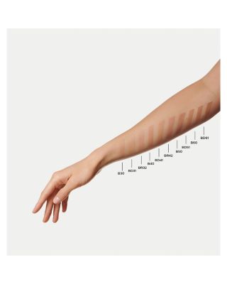 N&deg;1 DE CHANEL REVITALIZING FOUNDATION Illuminates - Moisturizes - Protects