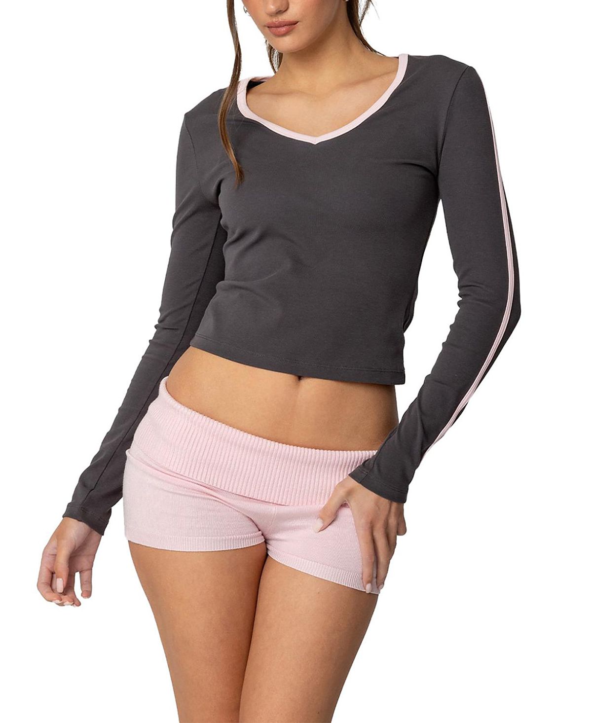 Edikted Contrast V Neck Long Sleeve T-Shirt