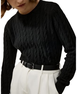 Classic Cable Knit Sweater with Ribbed Edges