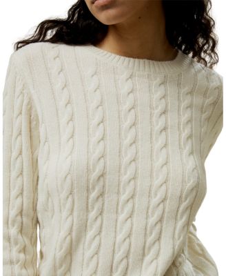 Classic Cable Knit Sweater with Ribbed Edges