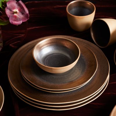 Akita Stoneware 16 Piece Dinnerware Set, Service for 4