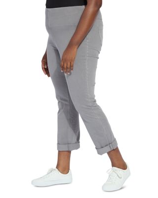 Pull-On Boyfriend Jeans in Mid Wash