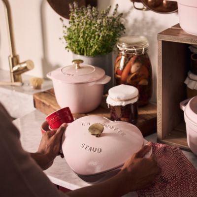 1.75 Qt. Heart Peony Dutch Oven