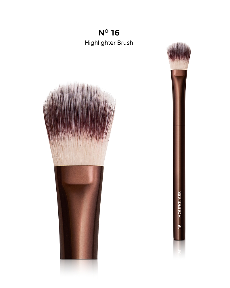 Hourglass No. 16 Highlighter Brush