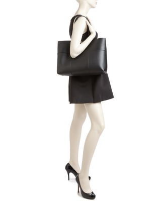 トリーバーチ BLOCK-T BUCKET TOTE レザーTory Burch Tory Burch Block T Drawstring 100% Leather Tote Bucket Bag