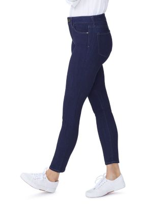 Ami Skinny Legging Jeans in Mabel