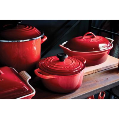 7.25-Quart Signature Round Dutch Oven