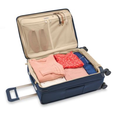 Baseline Medium Expandable Spinner Suitcase