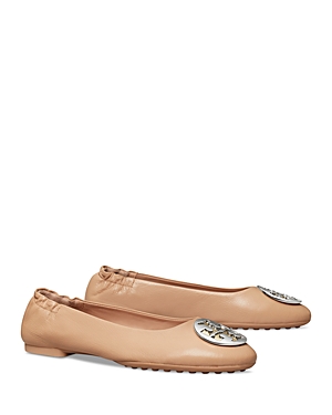 Tory Burch Reva Travel Leather Ballet Flats In Light Sand