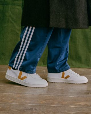 【送料&関税込】Veja V-12 Low-top Sneakers VEJA Men's V-12 Low Top Leather Sneakers | Bloomingdale's