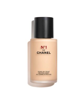N&deg;1 DE CHANEL REVITALIZING FOUNDATION Illuminates - Moisturizes - Protects