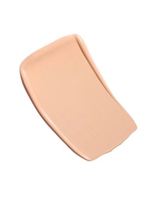 N&deg;1 DE CHANEL REVITALIZING FOUNDATION Illuminates - Moisturizes - Protects