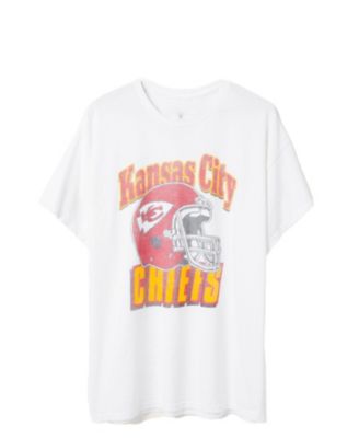 Junk Food Clothing - Unisex NFL Kansas City Chiefs Throwback Helmet Flea Market Tee