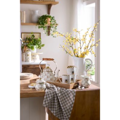 Queen Bee Dinnerware Collection