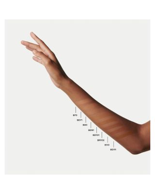 N&deg;1 DE CHANEL REVITALIZING FOUNDATION Illuminates - Moisturizes - Protects