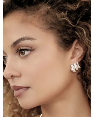 Metal Moderna Stud Earrings