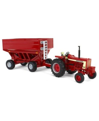 1/32 IH Farmall 806 Tractor with Gravity Wagon - Ages 5-7 Years