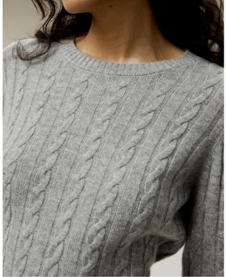  Classic Cable Knit Sweater with Ribbed Edges