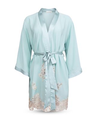Lace Appliqu&eacute; Robe