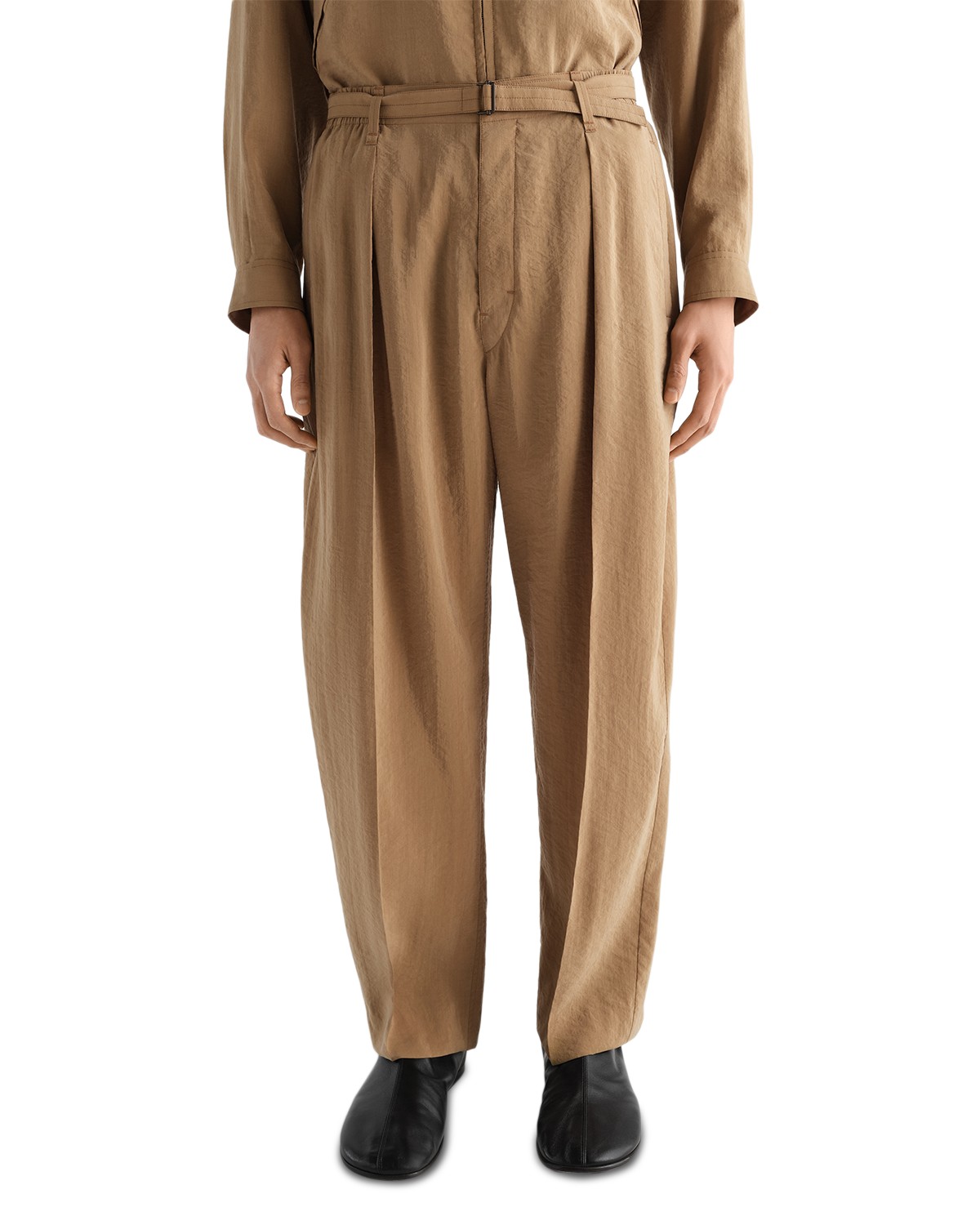Lemaire Belted Relaxed Fit Silk Blend 31.3 Pants in Toffee