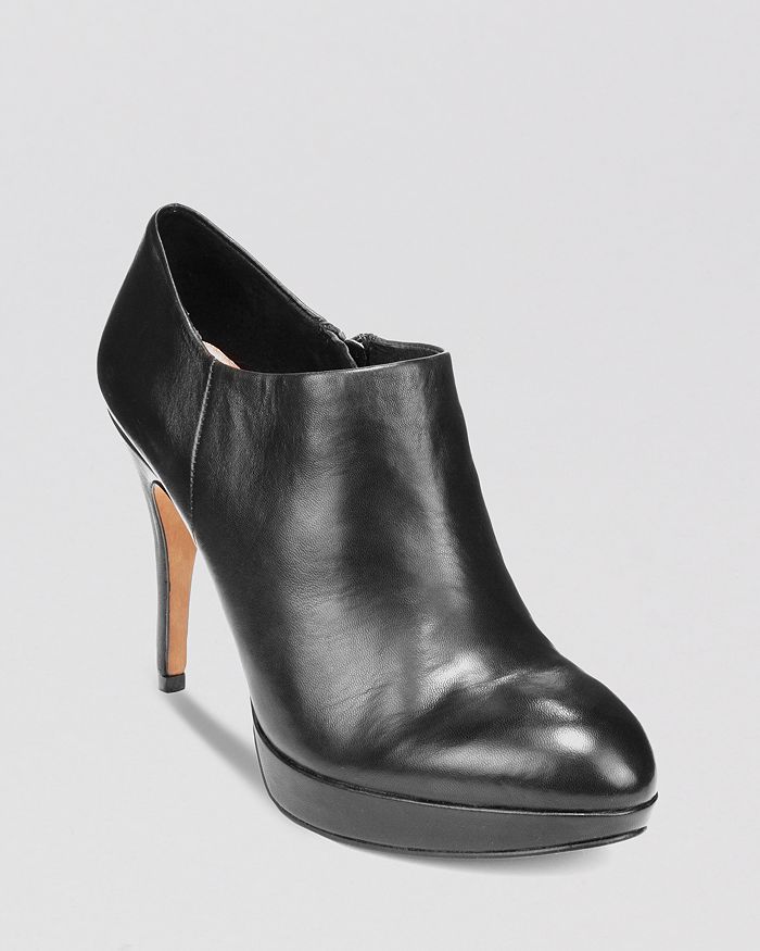 Vince camuto deals elvin bootie suede