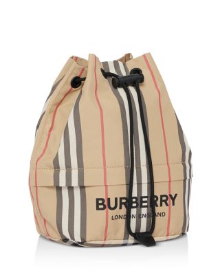 ★ BURBERRY ★ PHOEBE LOGO PRINT 巾着型ポーチ ☆ BURBERRY ☆ PHOEBE LOGO PRINT 巾着型ポーチ (Burberry