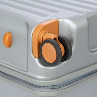 Capri 2.0 30" Expandable Spinner Suitcase