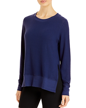 Alo Yoga Glimpse Long Sleeve Top In Rich Navy