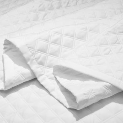 Double Diamond Coverlet, King - Exclusive