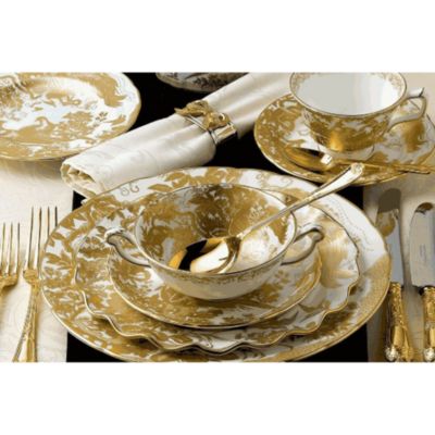 Gold Aves Dinnerware Collection