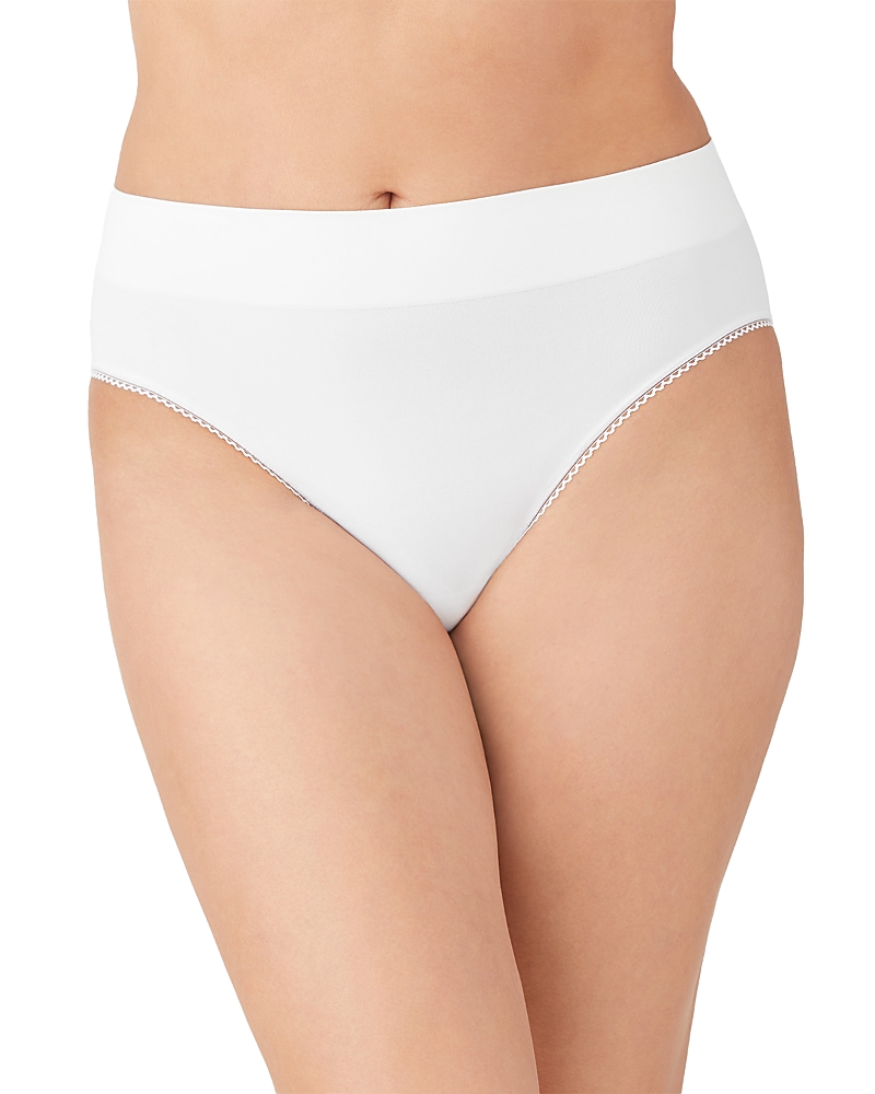Wacoal Feeling Flexible Hi-cut Brief In White