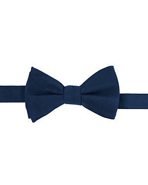 Shop Trafalgar Sutton Pre Tied Bow Tie In Navy