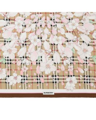 Burberry★素敵！Silk Square Scarf with Flower Print Burberry☆素敵！Silk Square Scarf with Flower Print