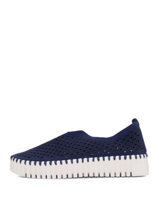 Women&#39;s Tulip 3373 Slip On Sneakers