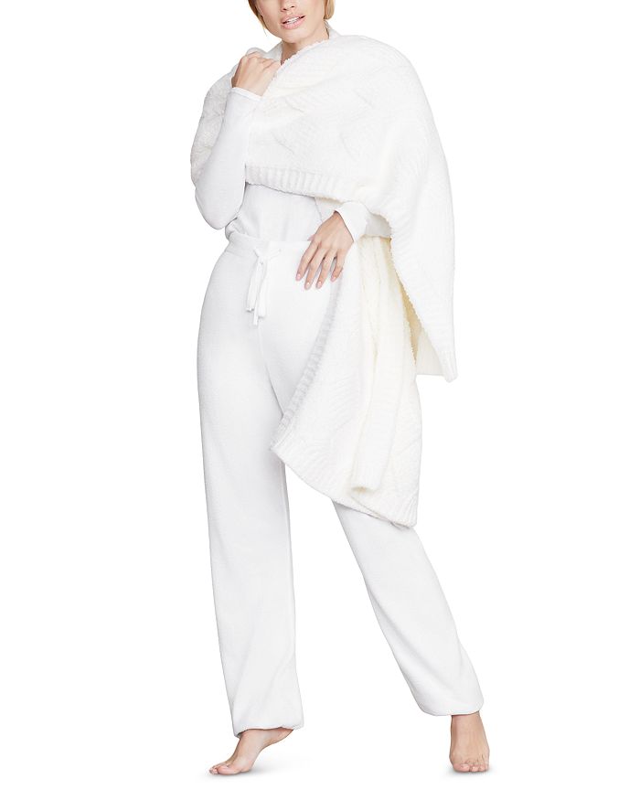 Barefoot dreams on sale blanket bloomingdales
