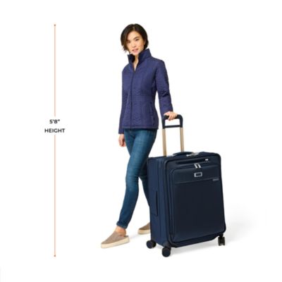 Baseline Medium Expandable Spinner Suitcase