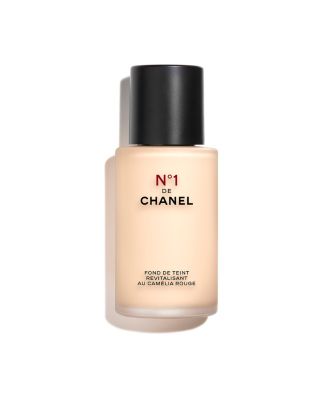 N&deg;1 DE CHANEL REVITALIZING FOUNDATION Illuminates - Moisturizes - Protects