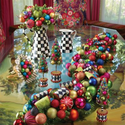 Courtly Check Practical Pitcher, Medium