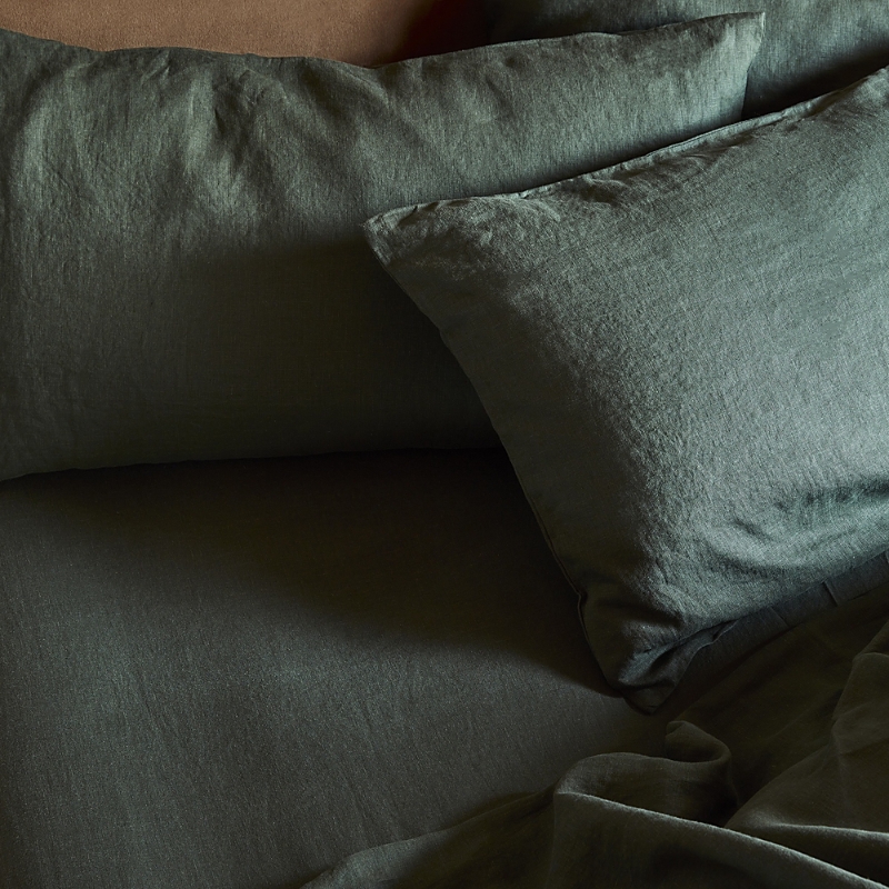 Piglet In Bed Plain Linen Blend Fitted Sheet In Fern Green